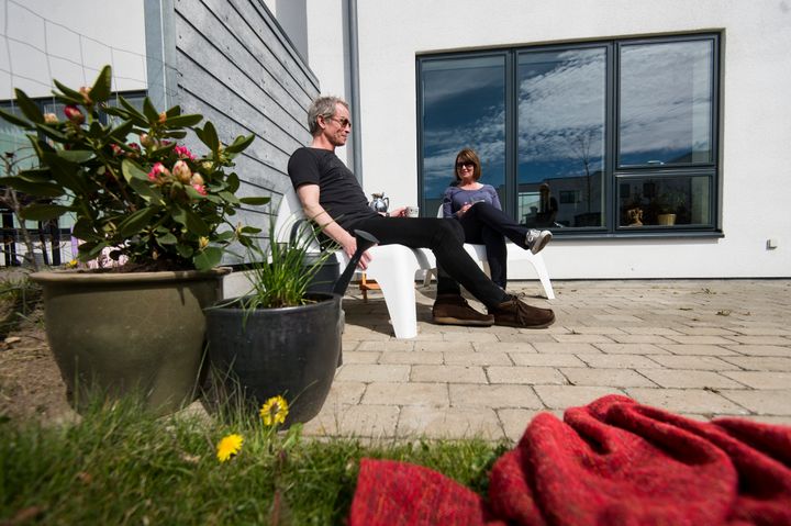 Et hjem er forbundet med noget trygt og roligt, og her spiller naboerne en vigtig rolle for os. Danskerne har udpeget, hvem eller hvad de nødigst vil bo i nærheden af. Foto: Palle Peter Skov_Home