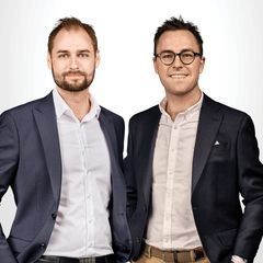 Det er home Ejerlejlighedsbutikken i Odense C, der står for salget af p-pladsen. Her indehaverne Henrik Christoffersen til højre og Martin Larsen.