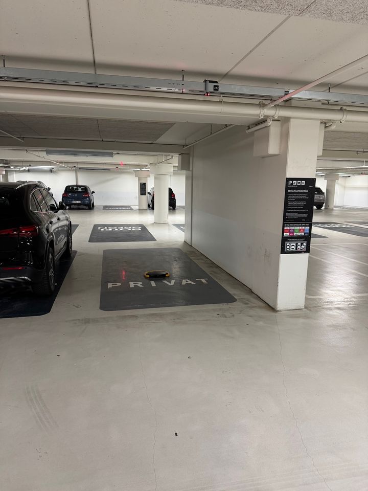 En køber har betalt 450.000 kr. for en privat p-plads som denne under TBT Tower i Odense C.