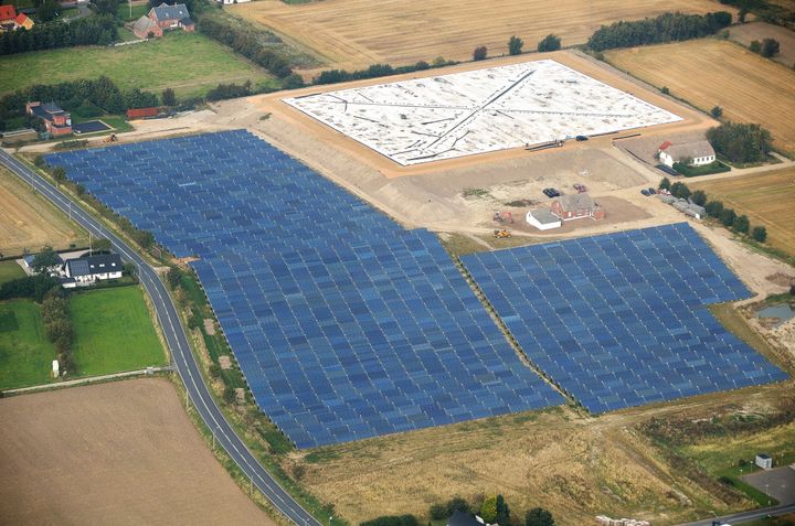 Den nye måling fra YouGov for ejendomsmæglerkæden home viser, at solcelleparker i stigende grad kommer ind på danskernes boligradar.