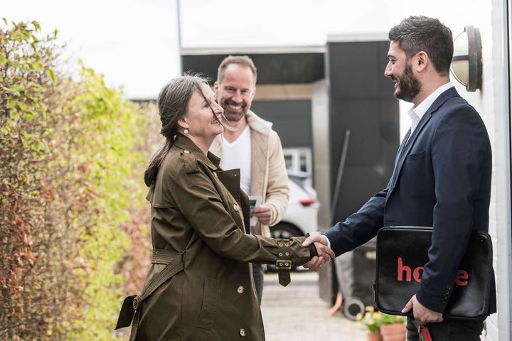 2025 lukkede på højt niveau - og udsigterne til flere stigninger i 2026 bliver bakket op af både forbrugernes forventninger og bankernes prognoser. En ny måling viser, at 44 % af danskerne forventer, at huspriserne stiger mere end 2 %.