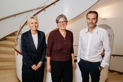 Jesper Buchs Iværksætterakademi er en EUX Business ungdomsuddannelse, det vil sige en erhvervsgymnasial uddannelse. To år på skole og derefter enten videreuddannelse eller to år i lønnet praktik i en virksomhed. Den henvender sig til afgangselever fra 9. og 10. klasse. (Fv. Mette Høgh, Signe Tychsen Philip og Jesper Buch). Foto: DI.