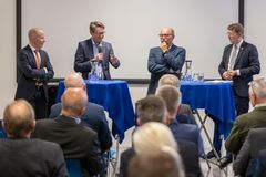 Debat mellem Michael Serup, advokat og partner i Bech-Bruun, Morten Høyer, politisk direktør i DI, Peter Foss, bestyrelsesformand i FOSS, og Troels Lund Poulsen, formand, Venstre. Foto: Jakob Melgaard