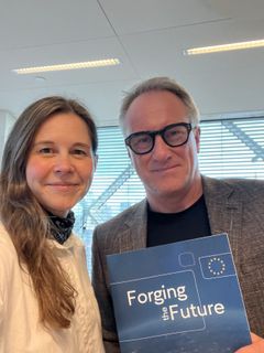 DI's europapolitiske chef Rikke Wetendorff Nørgaard og adm. direktør Lars Sandahl Sørensen prøsentere DI's mye EU-udspil "Forging the Future".