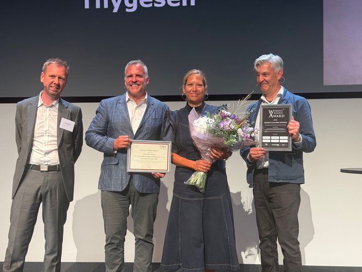 Fra venstre: Simon Bendtsen, ansv. chefredaktør hos Finans, Rufus Gifford, tidl. amerikansk ambassadør i Danmark, Henriette Hallberg Thygesen, vinder og CEO i Terma og Allan Polack, professionelt bestyrelsesmedlem.