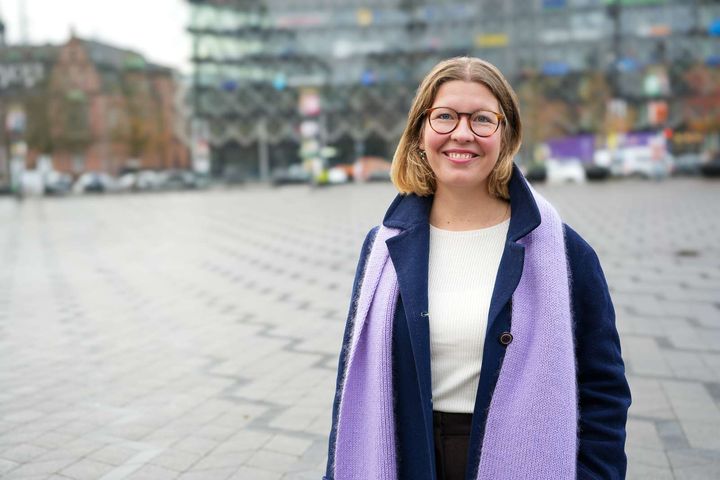 Louise Simoni bliver ny kommunikationsdirektør i Dansk Industri . Hun kommer fra en stilling som COO for Rud Pedersen Danmark.