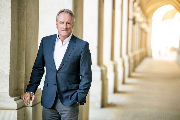 Lars Sandahl Sørensen, adm. direktør i Dansk Industri (DI), har selv boet i Australien i 10 år tilbage i 80'erne og 90'erne og har derfor personligt en tæt tilknytning til Australien.