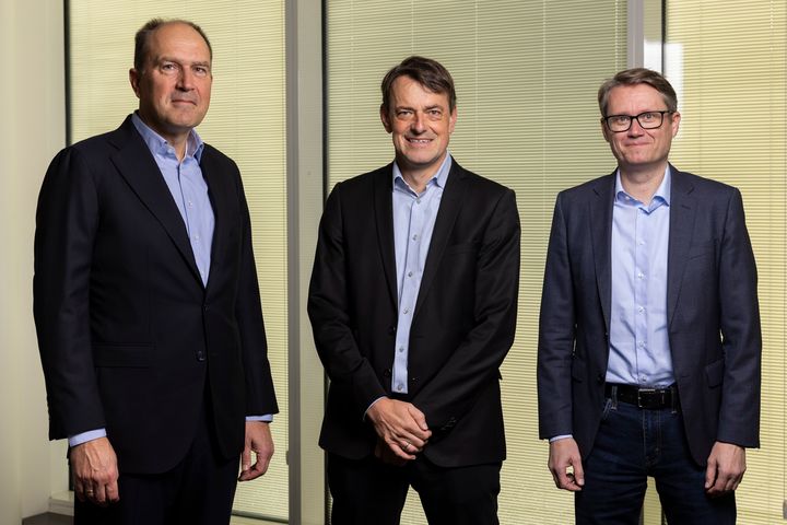 Dansk Industri styrker sit politiske område under politisk direktør Morten Høyer (th.) med bl.a. nyansættelser af Jacob Ullegaard (i midten) som chef for Økonomi og Reformer og Jonatan Schloss (tv.) som chef for Offentlige reformer.