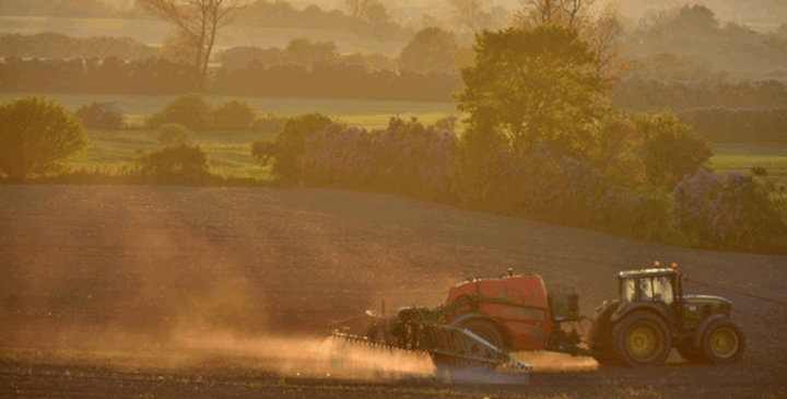 "Danskerne tager drikkevandet alvorligt og forventer, at vi passer på det. Det er et stærkt signal om, at beskyttelsen af grundvandet står højt på den politiske dagsorden til kommunalvalget og at vælgerne vil have landets byråd til at handle,” siger DANVAs administrerende direktør Carl-Emil Larsen.. Foto: Colourbox