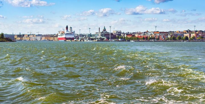 ”Vi skal forhindre en gentagelse af de meget dyre og ineffektive rensekrav til udvalgte spil-devandsselskaber, som blev forhandlet ind i grøn trepart. De kan ikke betale sig for dan-skerne og vandmiljøet, fordi effekten er meget lille i forhold til, hvad samfundet ellers skulle betale med andre virkemidler som f.eks. udtagning af mere landbrugsjord,” siger administrerende direktør i DANVA, Carl-Emil Larsen.