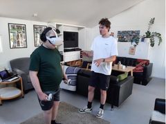 Søren Jensen har som blind følt sig forbigået, når det kommer til computerspil. Nu har Gustav Dalsgaard og to andre kandidatstuderende fra Aalborg Universitet lavet et VR-spil for blinde.