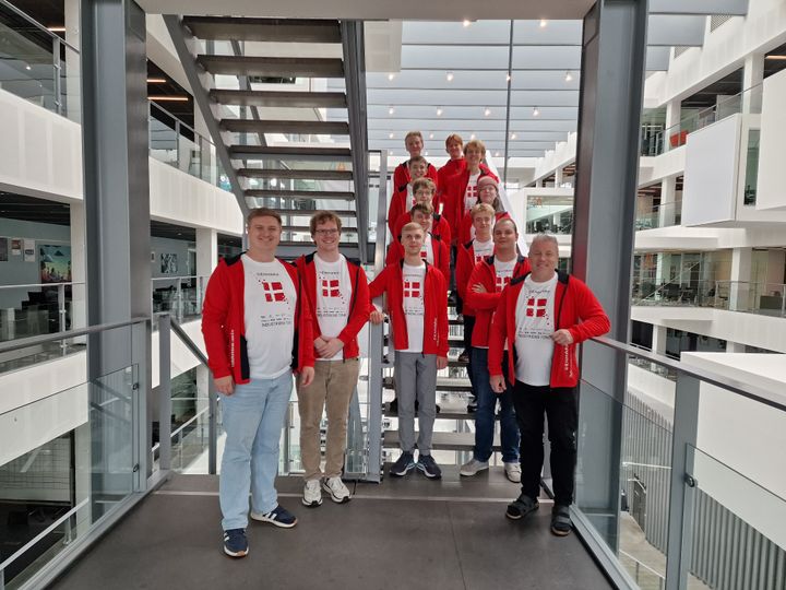 Det danske cyberlandshold med landstræner Jens Myrup Pedersen længst til højre.