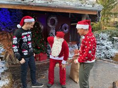 Forskernes råd til Julemanen: Hold kroppen i gang med små bevægelser, vælg et aktivitetsniveau, der passer til dagen, prioriter søvn og brug tid med mennesker, du holder af.