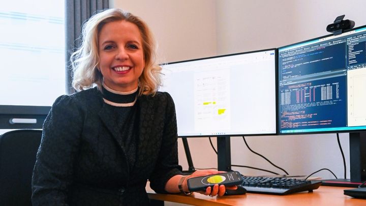 Med data science, kunstig intelligens og ny sundhedsteknologi vil Louise Juhl og samarbejdspartnere forsøge at identificere de borgere, der har størst risiko for stroke, og nå dem, før sygdommen gør.