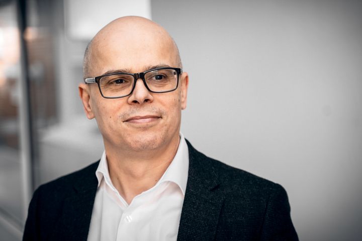 AAU-professor Petar Popovski har gjort sig nogle tanker om, hvordan AI påvirker fremtidens kommunikationsnetværk.