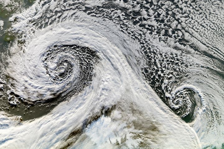 Kommunikationen med satellitter påvirkes af klimaforandringer, der blandt andet give rmere nedbør. ”Det er nødvendigt, at vi finder løsninger, hvor vi får robust kommunikation med vores satellitter, så de kan modstå klimaforandringerne”, siger Israel Leyva Mayorga.