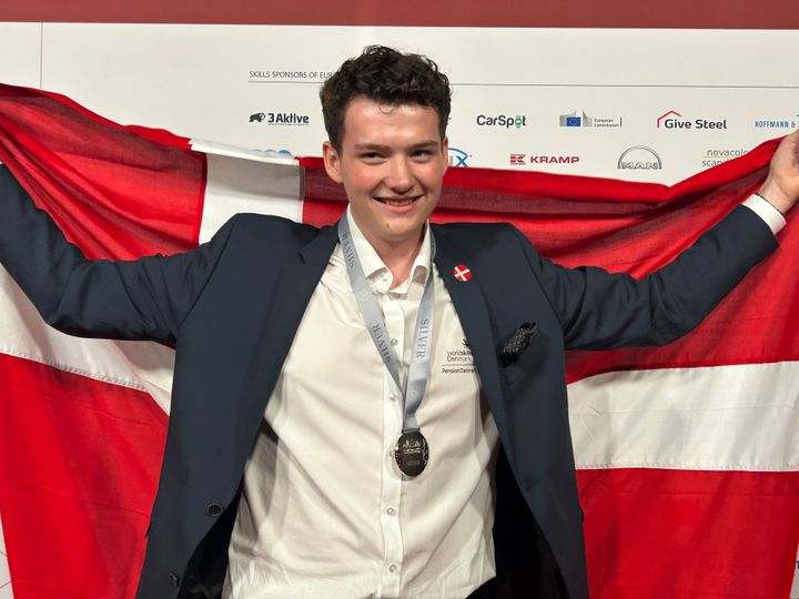 Andreas Fredberg Pedersen er en af de tre talenter fra det tekniske erhvervsliv, der lørdag aften vandt en medalje ved Euroskills i Herning. Andreas Fredberg Pedersen kunne hænge en sølvmedalje i plumbing and heating om halsen.