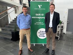 (Tv) Underdirektør Nicolai Siegumfeldt, TEKNIQ, sammen med formand for Varmepumpeindustrien, Niels Peter Skov.