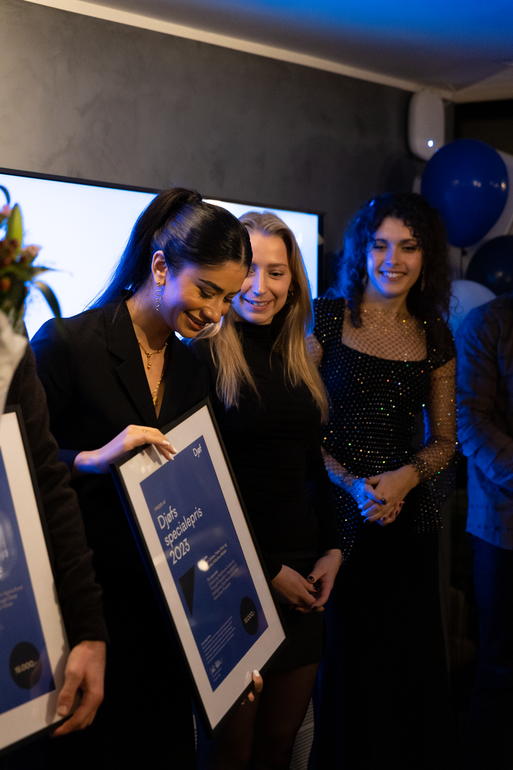 Vindere af Djøfs specialepris 2023. Sara Al-Dafaee, Frederikke Millschou Nielsen og Malou Ravn.