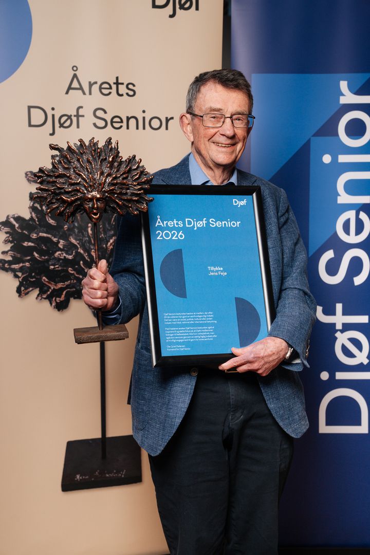 83-årige Jens Fejø, Frederiksberg,  vinder prisen som årets Djøf Senior for hans sociale aktiviteter som tovholder for Filmsocietetet gennem 12 år. Derudover har han etableret E‑learning‑gruppen i Djøf Senior-regi og i en årrække arrangeret udlandsrejser for seniorerne.  Ved siden af dette har Jens Fejø fastholdt en aktiv faglig rolle som professor emeritus. Han har fortsat publiceret artikler indenfor konkurrenceretten, været aktiv i det akademiske miljø samt varetaget en række tillidshverv, blandt andet som medlem af Klagenævnet for Udbud og formand for Havneklagenævnet.