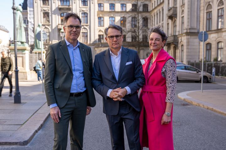 Peter Møllgaard, rektor på CBS, Brian Mikkelsen, direktør i Dansk Erhverv og Sara Vergo, formand for Djøf står sammen i alliancen Brug for business