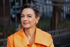 Sara Vergo, formand for Djøf, glæder sig over, at mændene holder længere orlov med deres børn. "Men vi er slet ikke i mål endnu. Det er vigtigt for os at fortsætte arbejdet med at sikre bedre lønrettigheder under barsel. Løn spiller en vigtig rolle for, hvordan forældre forholder sig til både egen og deres partners barsel – især ved vi, at løn har betydning for hvor lang barsel mænd holder", siger hun.