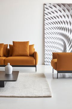 En række brands har miljømærkede møbler i sortimentet, fx FDB Møbler, Hay, Muuto, Bolia, Fritz Hansen, &Tradition og Montana. Foto: Svanemærket sofa, Tokey fra Tenksom.