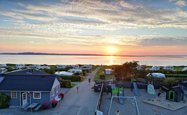 Flere campingpladser i Danmark bliver certificeret med EU Ecolabel. Nibe Camping ved Limfjorden er en af dem.