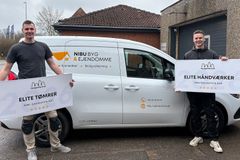 Steven Krintel Nissen og Mikael Buus Jørgensen fra tømrerfirmaet NIBU Ejendomme er vindere af prisen som årets Elite-Håndværker 2026 hos 3byggetilbud.dk
