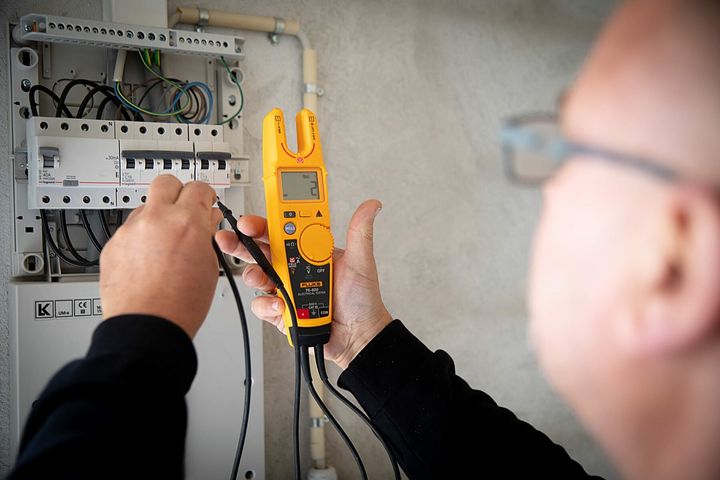 Flere ladestandere og varmepumper betyder mere arbejde til elinstallatørerne - særligt på Fyn, hvor efterspørgslen er steget med knap 90 procent