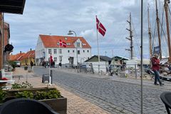 Billede af havnen i Allinge, som mange turister hvert år besøger