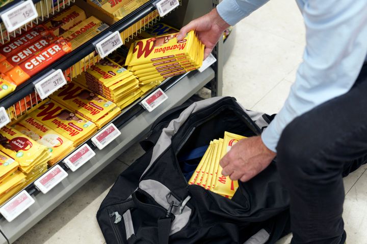 Butikstyv stjæler store mængder chokolade