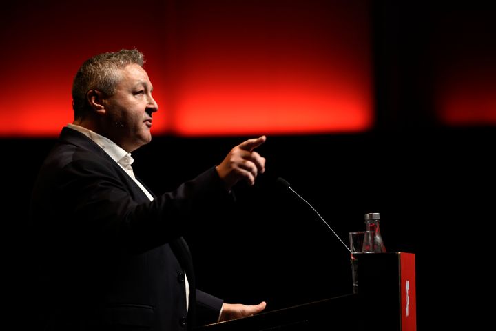 3F's formand Henning Overgaard mener, at politikerne skylder big-time at levere bedre tilbagetrækningsmuligheder.