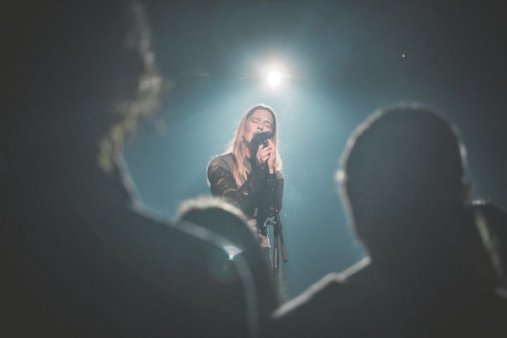 Sanger og sangskriver Mille spiller på Ungdomsringens Musikfestival 2025 på Nordkraft i Aalborg