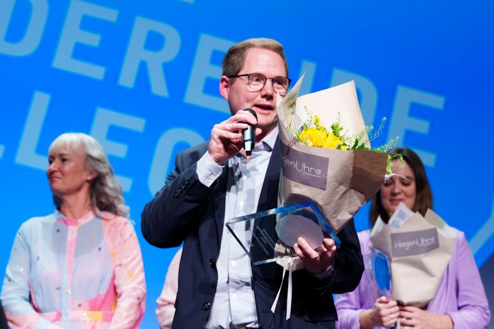 Skolelærer Jakob Vinum Pedersen fik prisen som Danmarks Mest inkluderende kollega