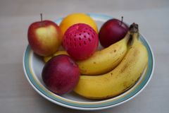 Coop introducerer en ny madspildsbold, der forlænger holdbarheden på frugt og grønt.