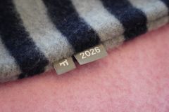 Børnetøj med datomærkning er netop lanceret i Kvickly og udvalgte SuperBrugsen.