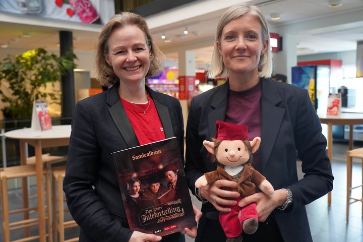 Marketingchef Annette Bramsen (TV) og kædedirektør Rikke Krause (TH) glæder sig til at folde universet fra årets julefortælling ud i SuperBrugsen og Kvickly.