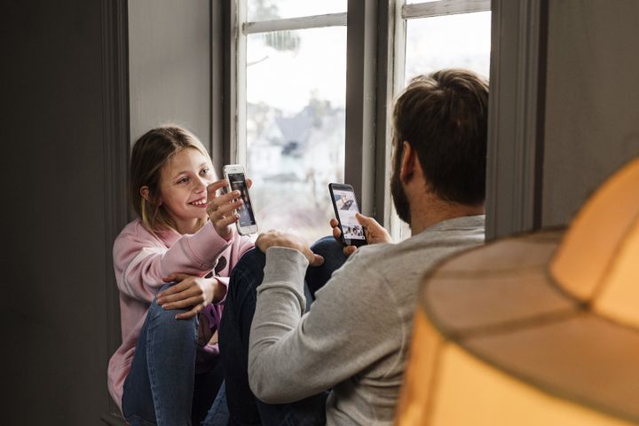 Telias undersøgelse viser, at danske børn i gennemsnit er otte år og ni måneder, når de får deres første mobiltelefon.