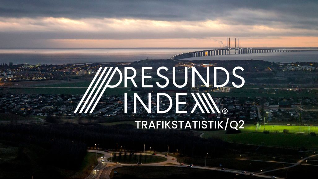 Luftfoto af Øresundsbroen i skumringen med teksten "Øresunds Index, Trafikstatistik/Q2" i forgrunden.