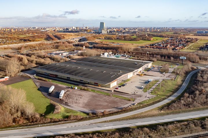 Luftfoto af Olleboterminalen med lastbilparkering i Malmø.