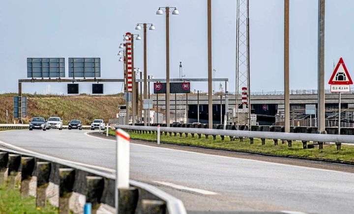 Et kranarbejde i forbindelse med udbygningen af stationen ved Københavns Lufthavn vil påvirke trafikken på Øresundsmotorvejen fra den 20. oktober.