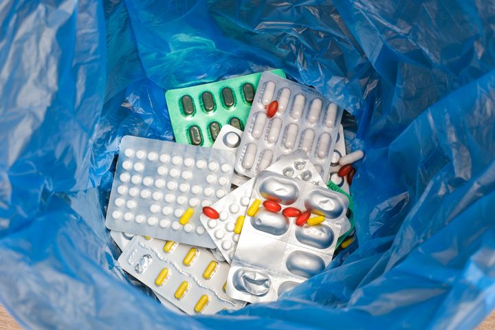 “Det er umuligt for almindelige forbrugere selv at agere kontrolmyndighed i en verden med professionelle, kyniske aktører, der sælger forfalsket medicin, som ligner originalprodukter i indpakningen, men kan indeholde hvad som helst,” siger Henrik Vestergaard, fungerende koncernchef i Lif