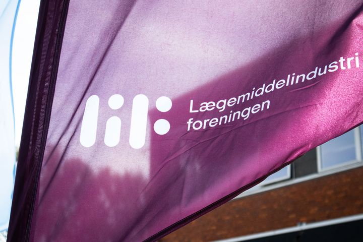 "Man skal huske, at for den enkelte patient, så handler det om alt andet end markedsmekanismer. Det handler om, hvorvidt man som patient i Danmark også fremover har adgang til den nyeste og bedste behandling, når man får brug for den,” siger Thomas Senderovitz, administrerende direktør i Lif om USA's 'Most Favored Nation'- politik.