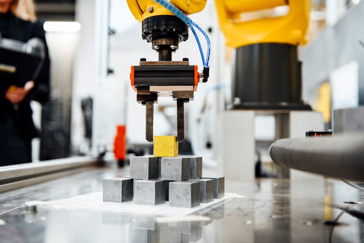 Danmarks robotindustri leverer løsninger til mange udfordringer i erhvervslivet, og styrker virksomhedernes konkurrenceevne.