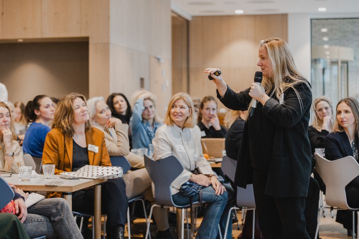 Flere kvinder skal udforske mulighederne for at blive angel investorer og dermed være med til at skabe et mere kønsbalanceret investerings- og iværksættermiljø i Danmark.