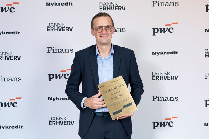 Årets Hæderspris 2025 blev modtaget af Kim Saaby Hedegaard, CEO, Power-to-X, Topsoe A/S, på vegne af Familien Topsøe.