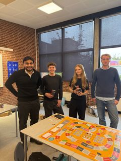 Elever fra Ådal Skole blev også undervist i endagsforløbet i 'Ung privatøkonomi' i oktober.