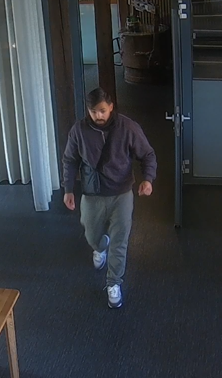 Foto%20af%20mist%E6nkt%20%22A%22%20i%20forbindelse%20med%20tyveri%20p%E5%20Restaurant%20JA%20i%20Holstebro%20den%2028.%20marts%202026