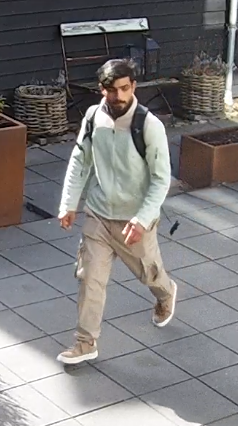 Foto%20af%20mist%E6nkt%20%22B%22%20i%20forbindelse%20med%20tyveri%20p%E5%20Restaurant%20JA%20i%20Holstebro%20den%2028.%20marts%202026